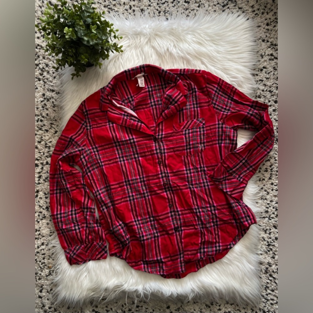 ⭐️ Victoria’s Secret Flannel Top